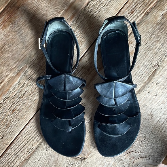 Loeffler Randall black leather sandals with leather ruffle detail. Size 7.5 - Picture 2 of 7